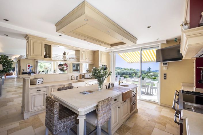 Image No.14-6 Bed House for sale