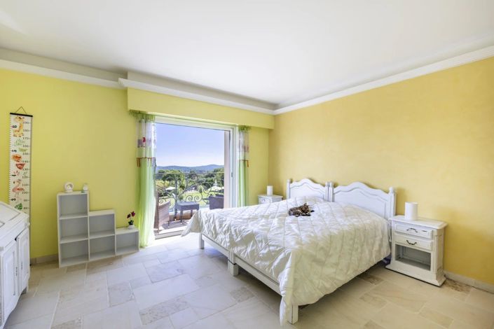 Image No.24-6 Bed House for sale