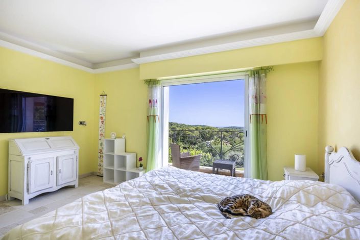 Image No.25-6 Bed House for sale