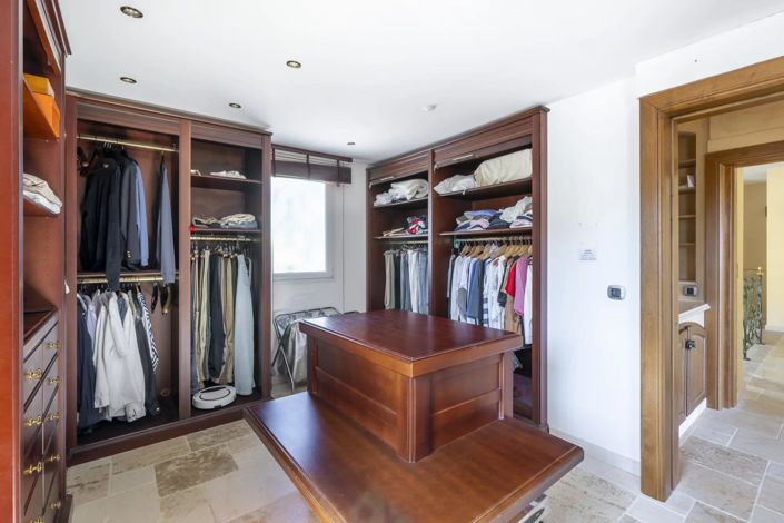 Image No.42-6 Bed House for sale