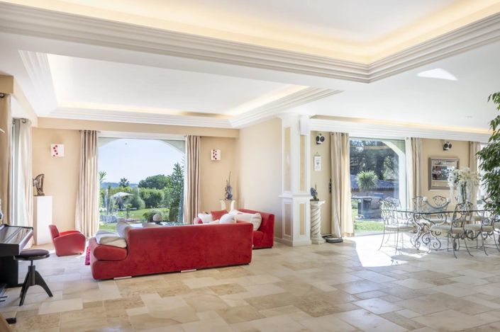 Image No.6-6 Bed House for sale