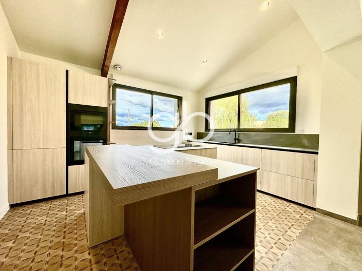 Image No.10-5 Bed House for sale