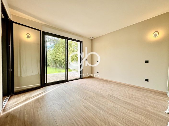 Image No.13-5 Bed House for sale