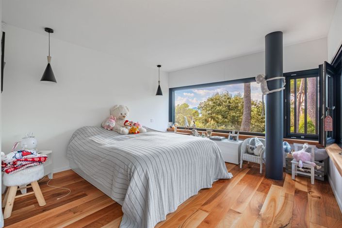 Image No.17-5 Bed House for sale