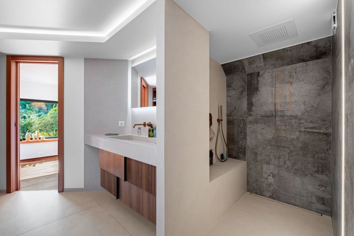 Image No.18-5 Bed House for sale