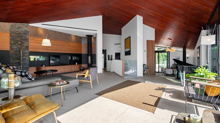 Image No.7-5 Bed House for sale