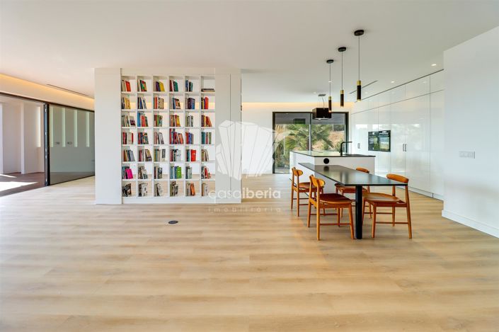 Image No.14-4 Bed House for sale