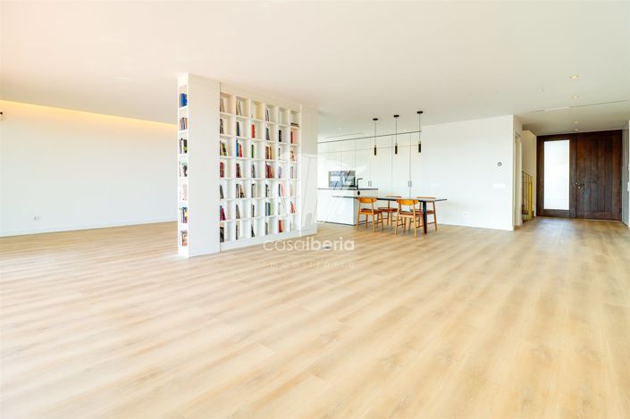 Image No.14-4 Bed House for sale