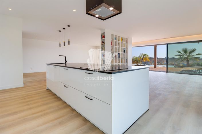 Image No.16-4 Bed House for sale