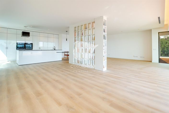 Image No.17-4 Bed House for sale