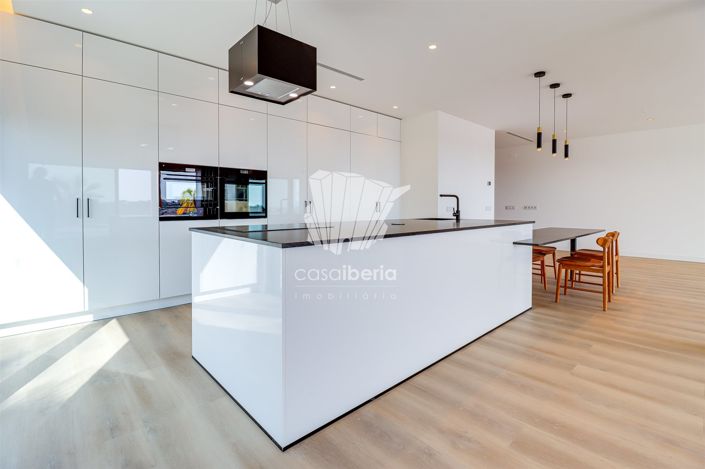 Image No.17-4 Bed House for sale