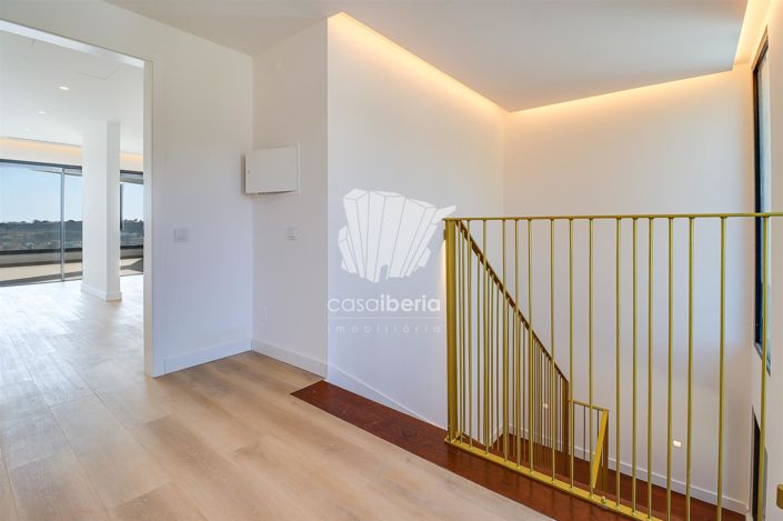 Image No.26-4 Bed House for sale