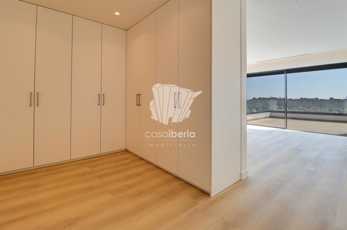 Image No.33-4 Bed House for sale