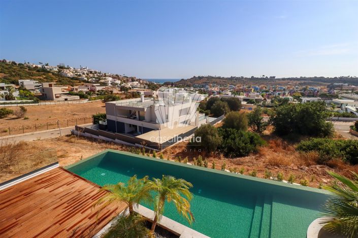 Image No.45-4 Bed House for sale