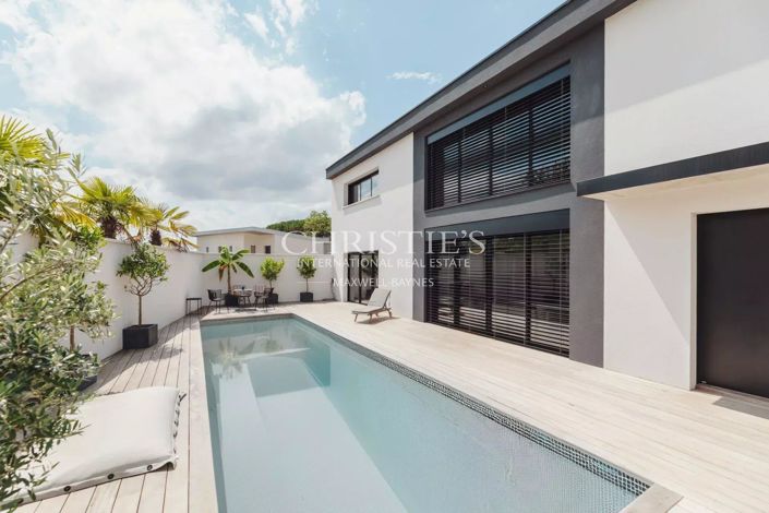 Image No.6-4 Bed House for sale