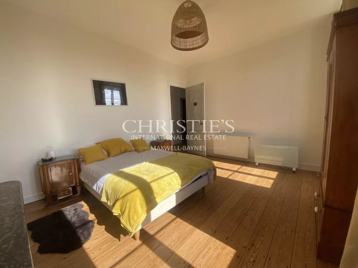 Image No.19-5 Bed House for sale