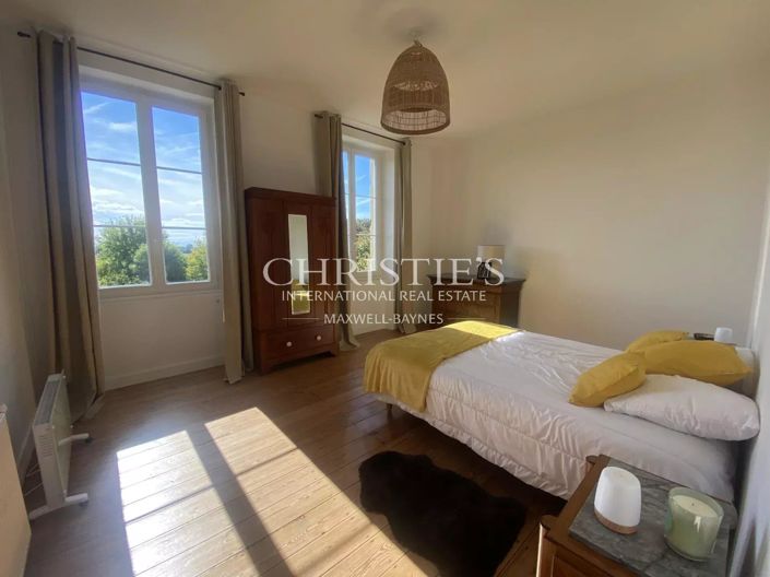 Image No.20-5 Bed House for sale