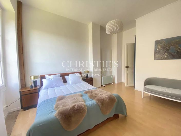 Image No.8-5 Bed House for sale