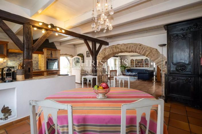 Image No.10-3 Bed House for sale