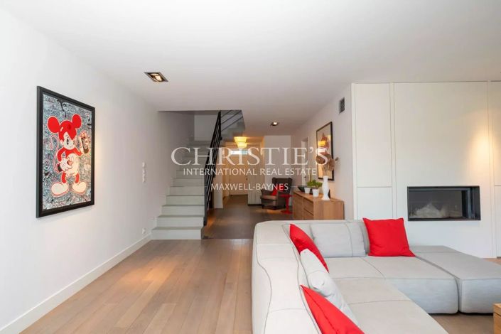 Image No.5-5 Bed House for sale