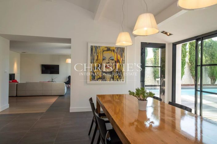 Image No.8-5 Bed House for sale