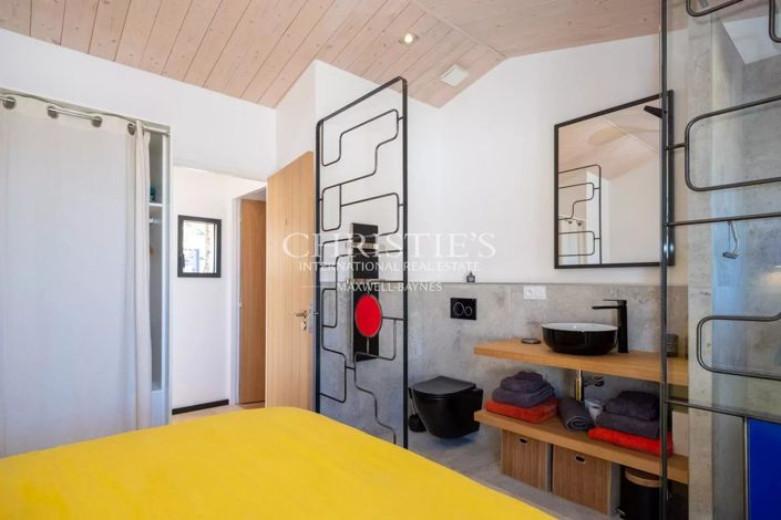 Image No.13-6 Bed House for sale