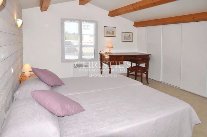 Image No.17-16 Bed House for sale