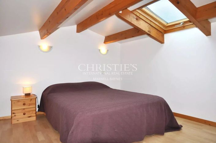 Image No.18-16 Bed House for sale