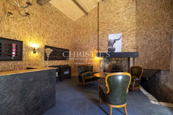 Image No.24-7 Bed House for sale