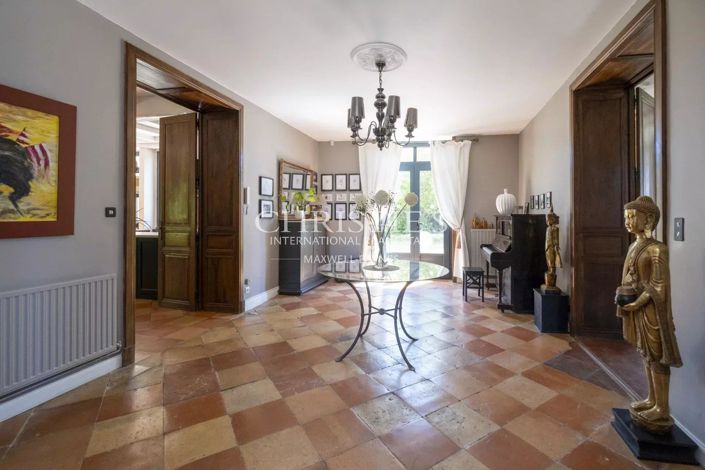 Image No.8-7 Bed House for sale