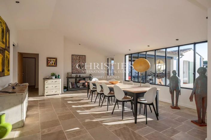 Image No.7-5 Bed House for sale