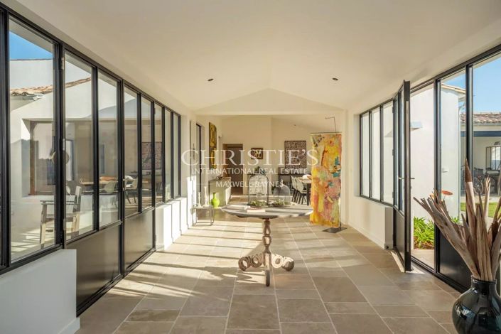 Image No.8-5 Bed House for sale