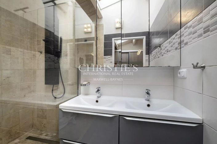 Image No.12-4 Bed House for sale