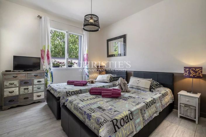 Image No.15-4 Bed House for sale