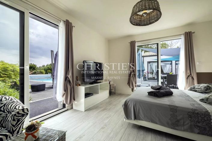 Image No.16-4 Bed House for sale