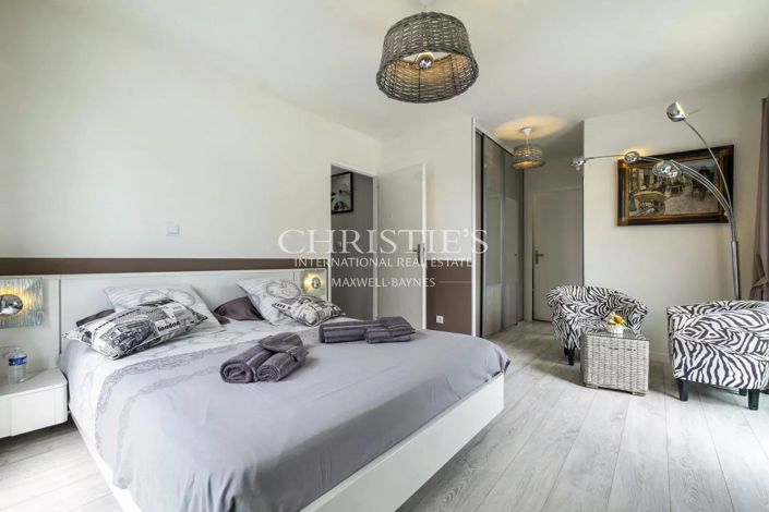 Image No.17-4 Bed House for sale