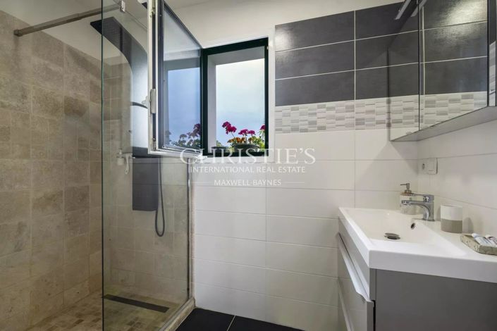 Image No.18-4 Bed House for sale