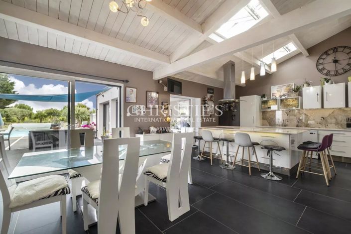 Image No.3-4 Bed House for sale