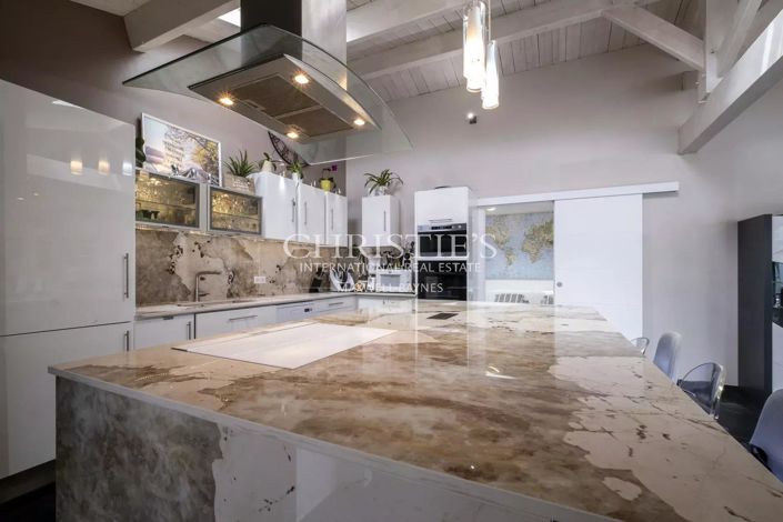 Image No.8-4 Bed House for sale