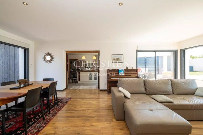 Image No.12-4 Bed House for sale