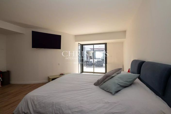 Image No.18-4 Bed House for sale