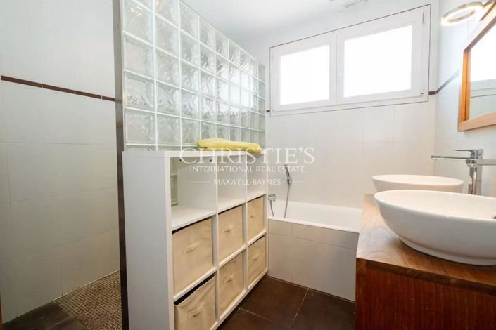 Image No.24-4 Bed House for sale