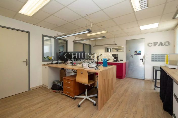 Image No.26-4 Bed House for sale