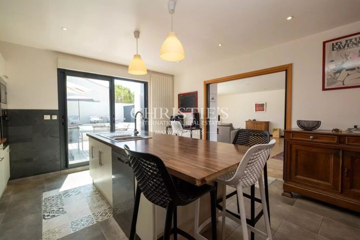 Image No.6-4 Bed House for sale