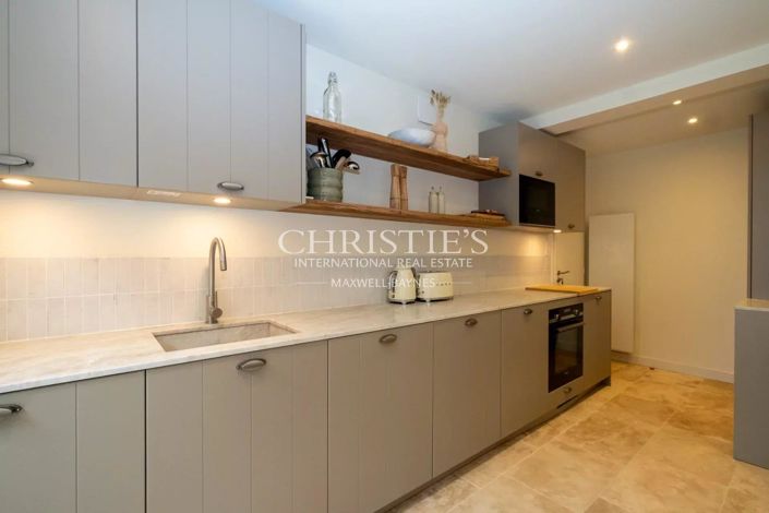 Image No.7-5 Bed House for sale