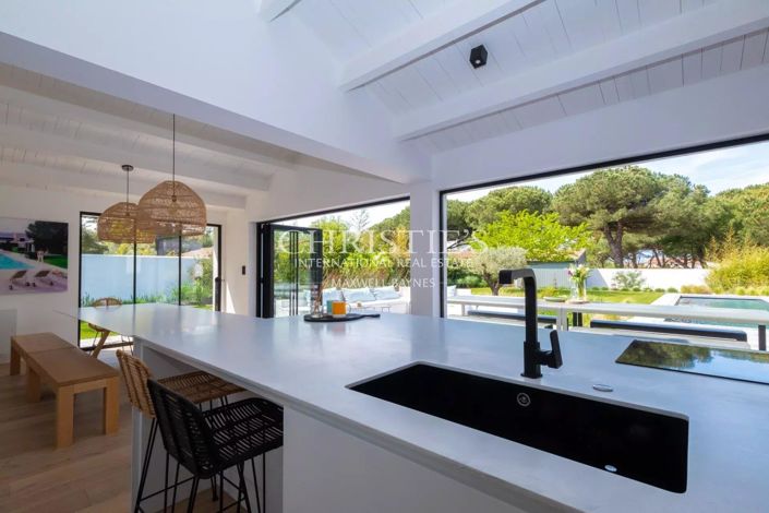 Image No.10-7 Bed House for sale