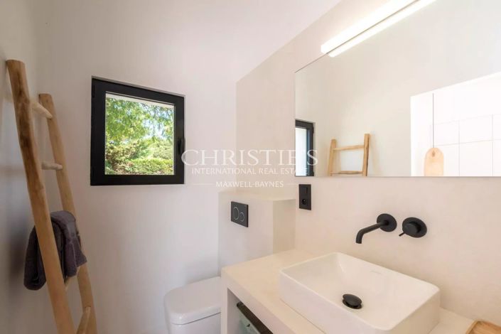 Image No.14-7 Bed House for sale