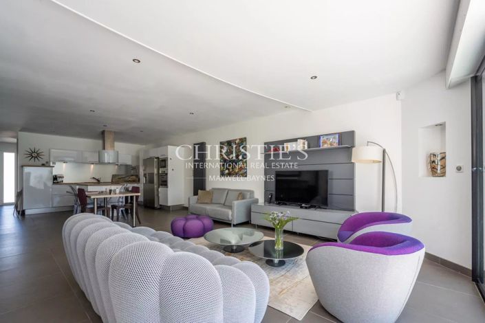 Image No.6-4 Bed House for sale