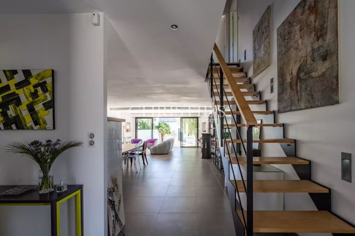 Image No.8-4 Bed House for sale