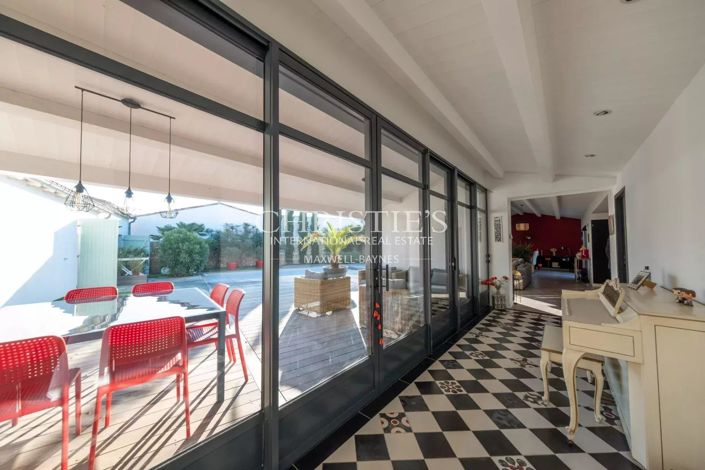 Image No.5-5 Bed House for sale